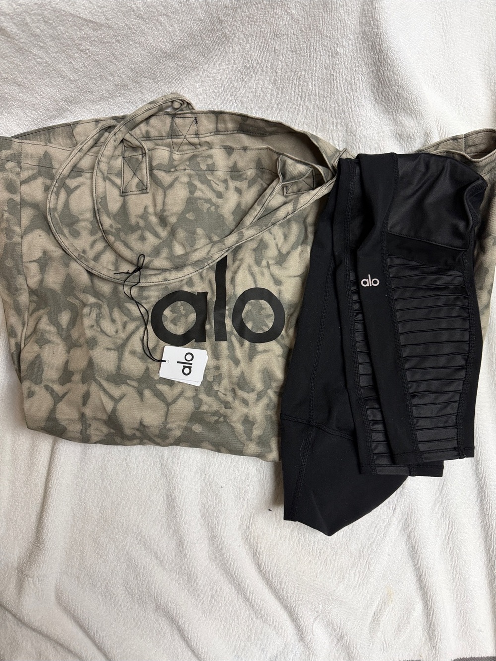 ALO Yoga Black Leggings with Ribbed Side Panels